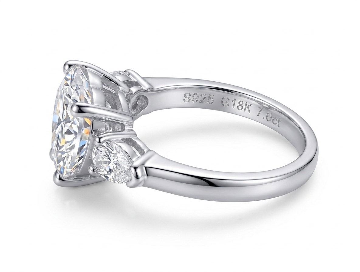Anillo Trilogía Corazón · Moissanita